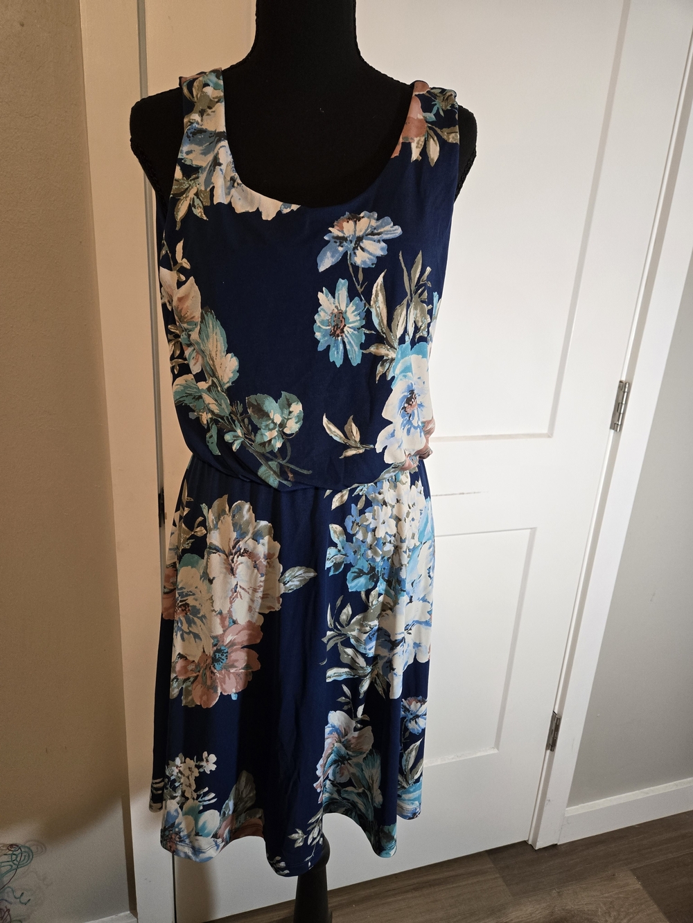 Verse Floral Sleeveless Blouson Waist Midi Dress Navy Blue Pink Large